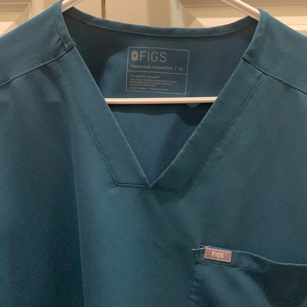 Figs men’s tactical collection scrub top. Xl. Ocean blue.